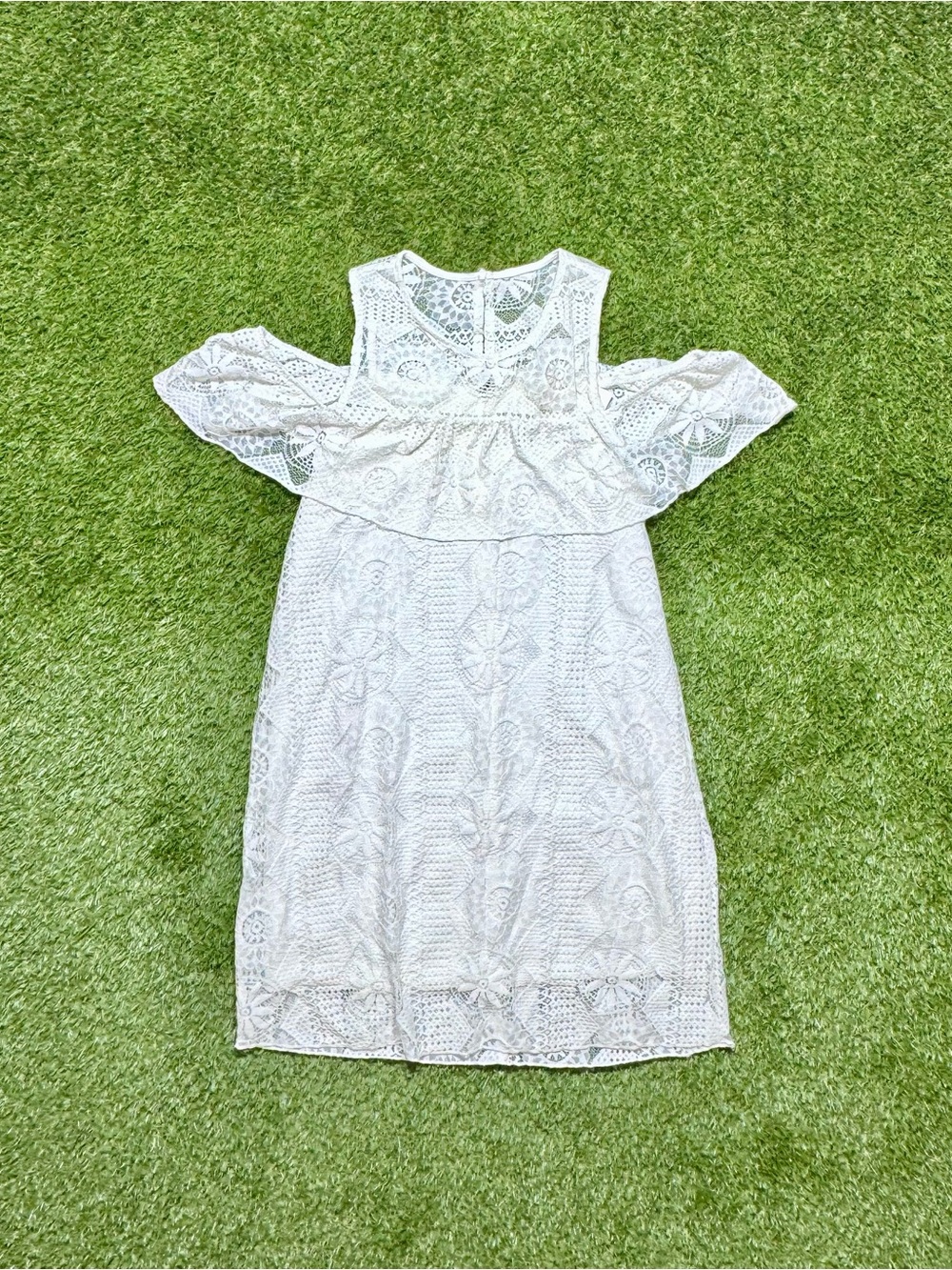NWT Miami Women’s Cold Shoulder Shift Dress Small White Lined Knee Length